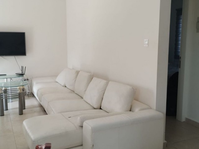 Gazimağusa Yeniboğaziçi bölgesinde kiralık 2+1 penthouse eşyalı daire