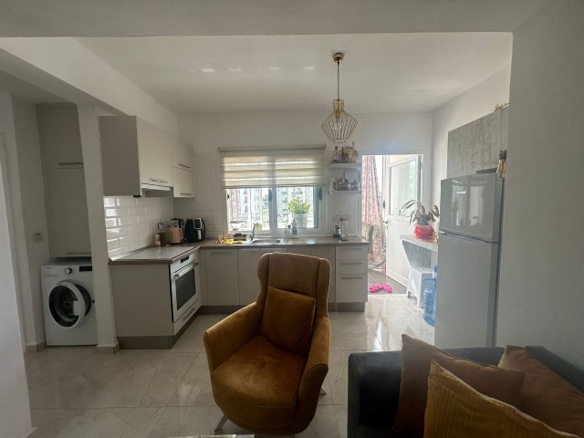 2+1 teilmöblierte Wohnung zum Verkauf in der Region Famagusta Canakkale