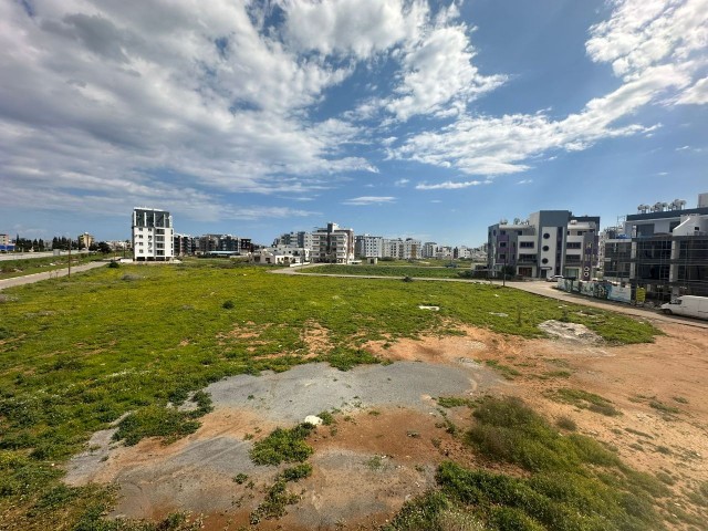 2+1 teilmöblierte Wohnung zum Verkauf in der Region Famagusta Canakkale