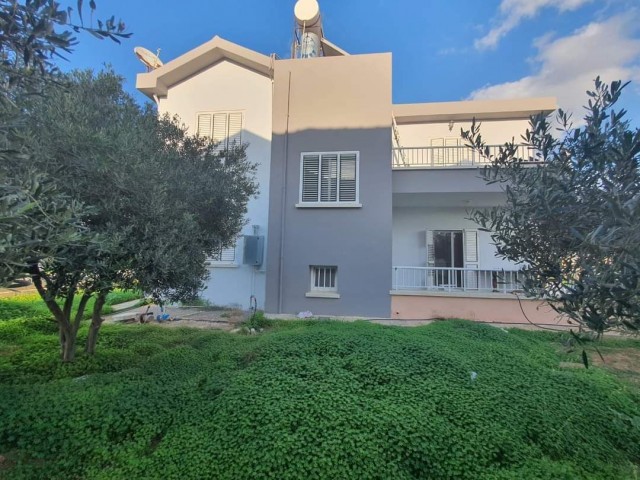 3+1 Villa zum Verkauf mit Meerblick in Iskele Bosporus