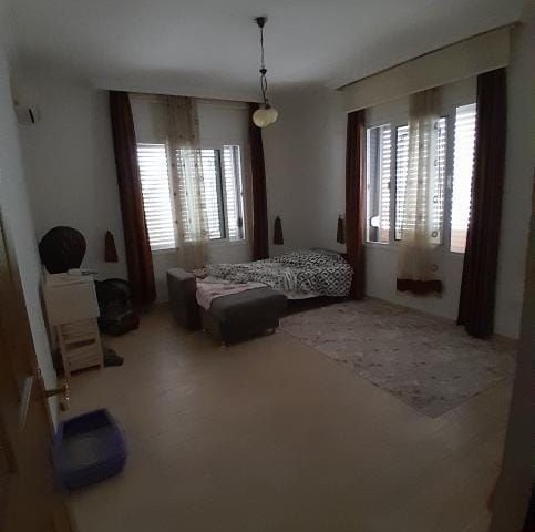 Girne Alsancakta satılık 5+2 villa