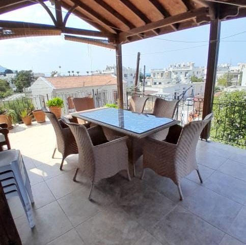 Girne Alsancakta satılık 5+2 villa