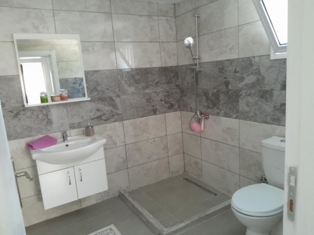 Girne Alsancakta satılık 5+2 villa