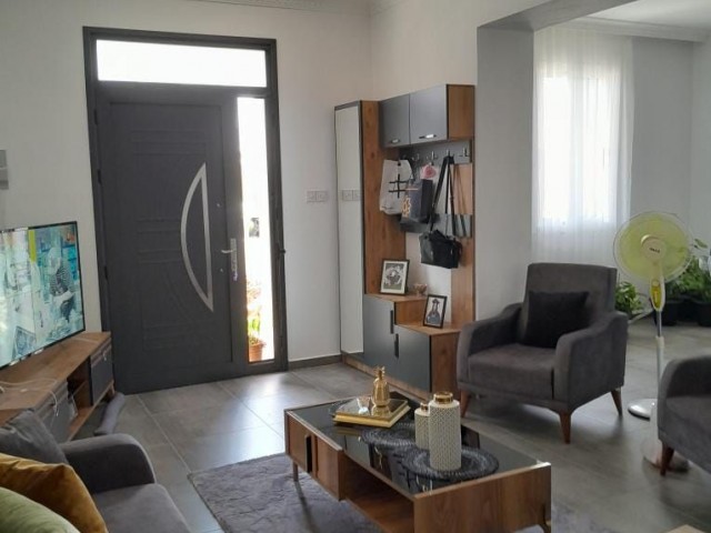 Girne Alsancakta satılık 5+2 villa