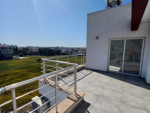 GÖNYELİDE MERKEZI KONUMDA GENİŞ TERASLI 2+1 PENTHOUSE DAİRE