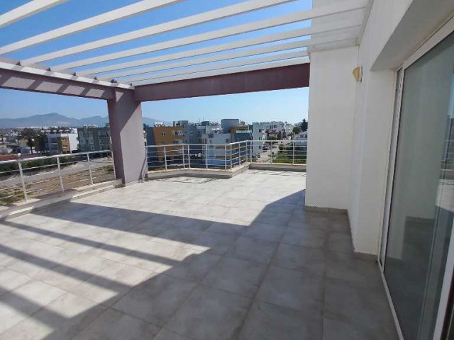 GÖNYELİDE MERKEZI KONUMDA GENİŞ TERASLI 2+1 PENTHOUSE DAİRE