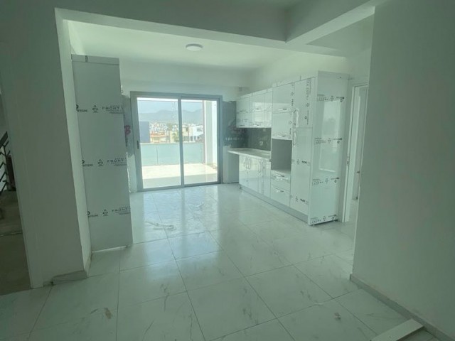 Penthouse Zu verkaufen in Gönyeli, Nikosia