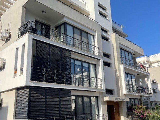 SPACIOUS 2+1 PENTHOUSE IN A GREAT LOCATION, WITHIN THE SITE, NEXT TO KÜÇÜKKAYMAKLI MAKRO MARKET