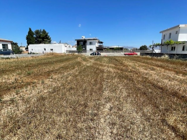 GRUNDSTÜCK IM ALAYKOY-ZENTRUM MIT FERTIGER INFRASTRUKTUR, DIE FÜR DEN HAUS- UND VILLA-BAU GEEIGNET IST