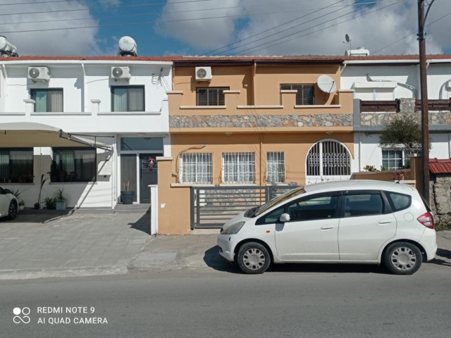 3+1 detached house with commercial permit for sale in Taşkınköy 