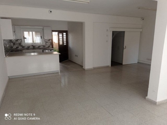 3+1 detached house with commercial permit for sale in Taşkınköy 