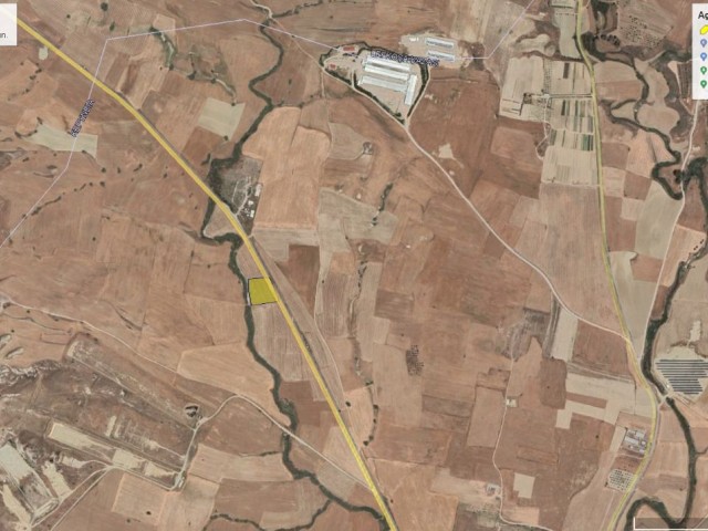 Продается зонированный земельный участок в районе Йылмазкёй, нулевое расположение от главной дороги.