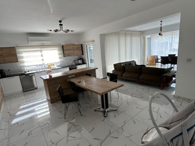 آپارتمان 3+1 ویلایی 262 متری برای فروش در منطقه گونیلی