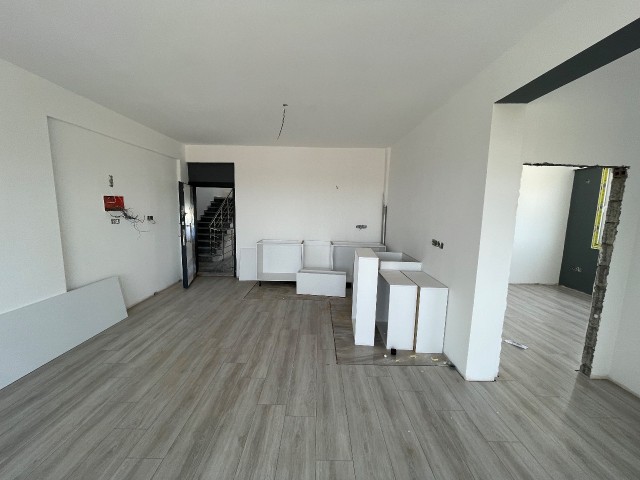 Spacious 3 bedroom flat for sale in Famagusta / Çanakkale region, ready for delivery.