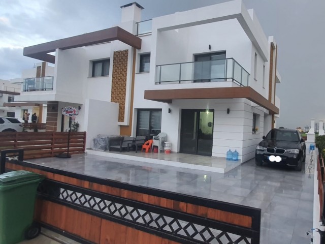 Yeni Boğaziçi satılık LUKS ikiz villa