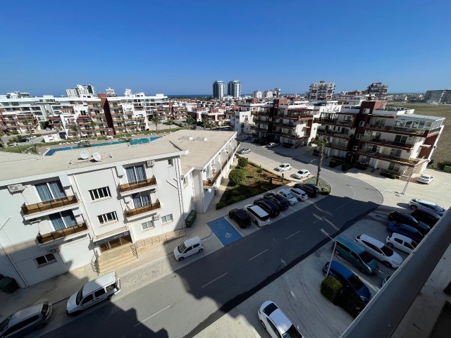 Long beach - Royal Sun sitesinde, manzaralı, vergileri ödenmiş ve eşyalı 2+1 satılık daire.