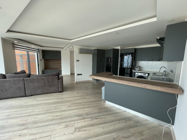 (Full Eşyalı) Muhteşem 2+1 Penthouse Daire, Geniş Balkon ve Merkez Yürüme Mesafesi 