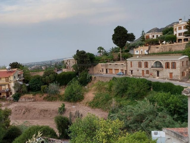 Penthouse mit 3 Schlafzimmern und Meer- und Bergblick im Dorfzentrum von Bellapais