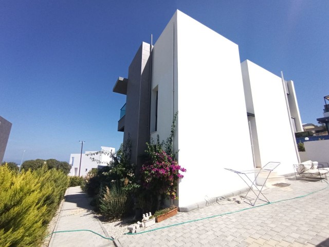 Moderne 3-Schlafzimmer-Villa mit Meer- und Bergblick und privatem Pool