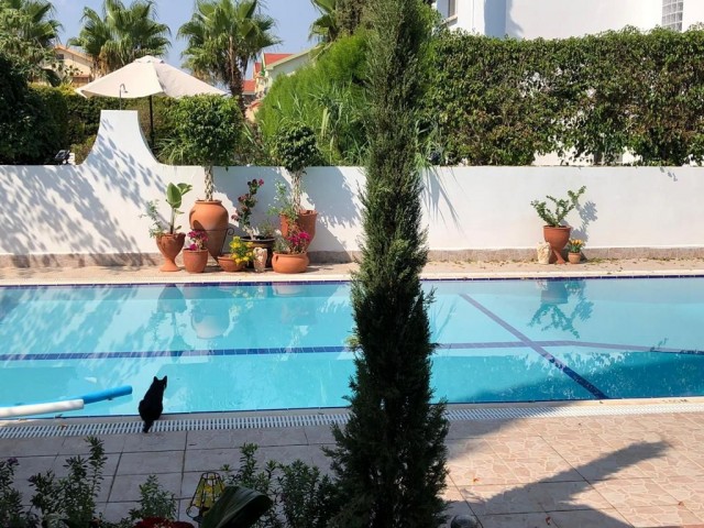 5 bedroom detached villa, with secluded garden and private pool