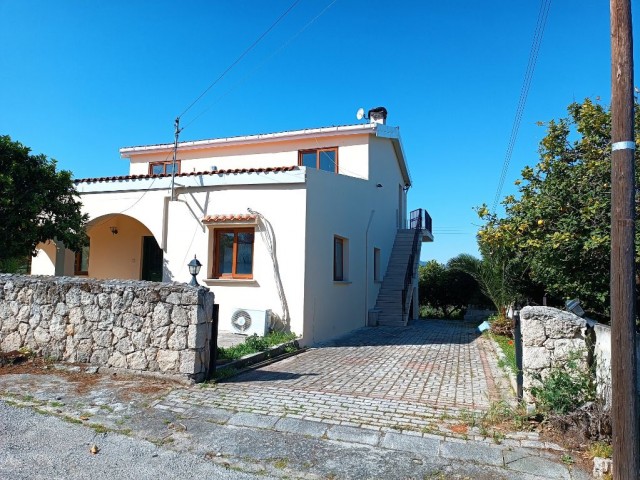 6 bedroom house in Esentepe village centre