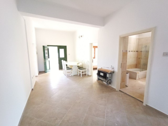 6 bedroom house in Esentepe village centre