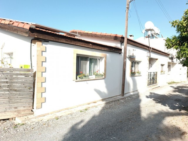 Karakter 2 yatak odalı bungalov, geniş bahçe, özel havuz ve 1 yatak odalı ek bina