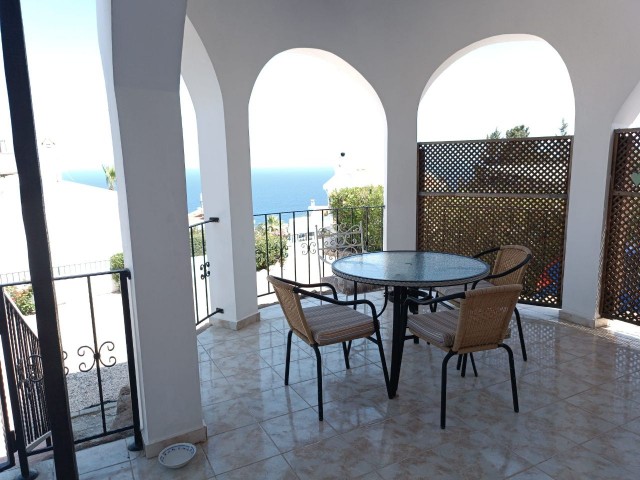 Villa mit 4 Schlafzimmern, Meerblick und privatem Pool