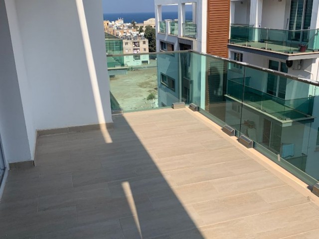 GİRNE MERKEZDE KİRALIK 360 DERECE PENTHOUSE 