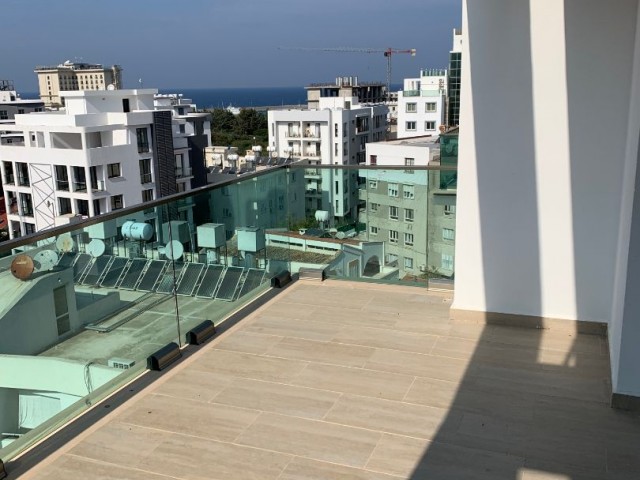 GİRNE MERKEZDE KİRALIK 360 DERECE PENTHOUSE 