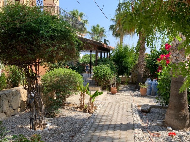 KYRENIA DOGANKOY 3 + 1 VILLA ** 