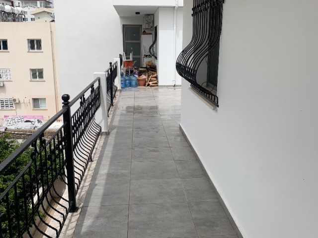 Girne Merkez'de Satılık 6 odalı Penthouse