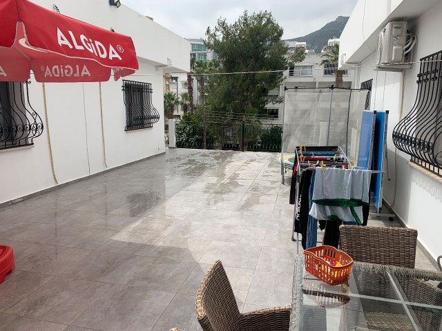 Girne Merkez'de Satılık 6 odalı Penthouse