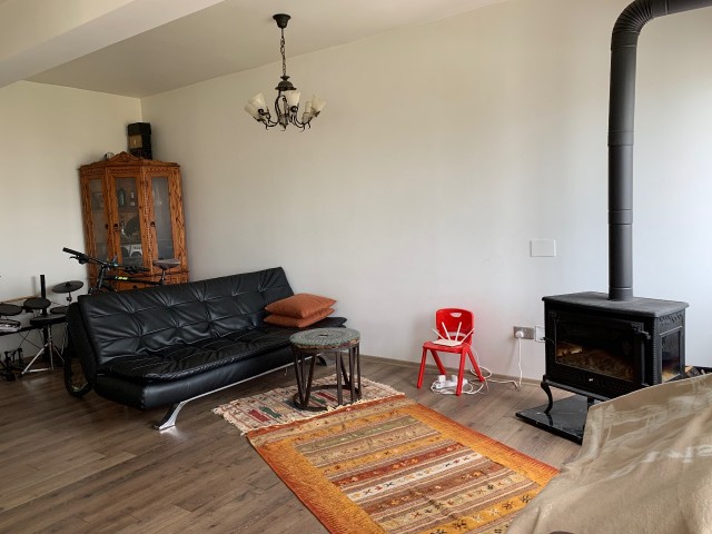 Penthouse mit 6 Schlafzimmern zum Verkauf im Zentrum von Kyrenia