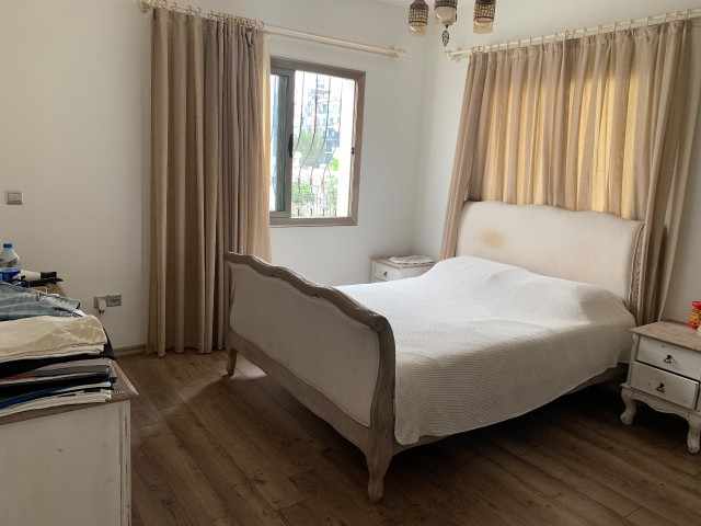 Girne Merkez'de Satılık 6 odalı Penthouse