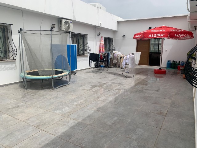 Penthouse mit 6 Schlafzimmern zum Verkauf im Zentrum von Kyrenia