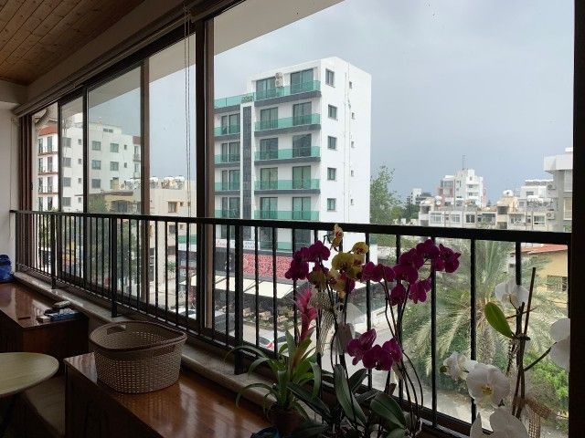 Girne Merkez'de Satılık TİCARİ 6 odalı Penthouse