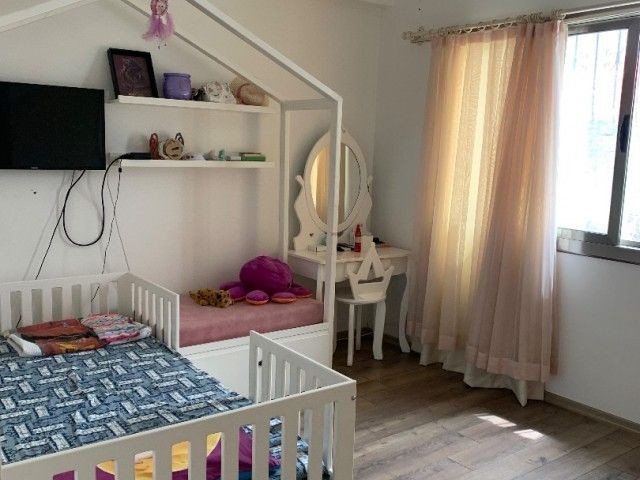 GEWERBLICHES Penthouse mit 6 Schlafzimmern zum Verkauf im Kyrenia Center