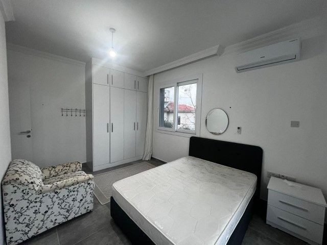 آپارتمان 1+1 با تراس بزرگ برای فروش در GIRNE KARAOĞLANOĞLU