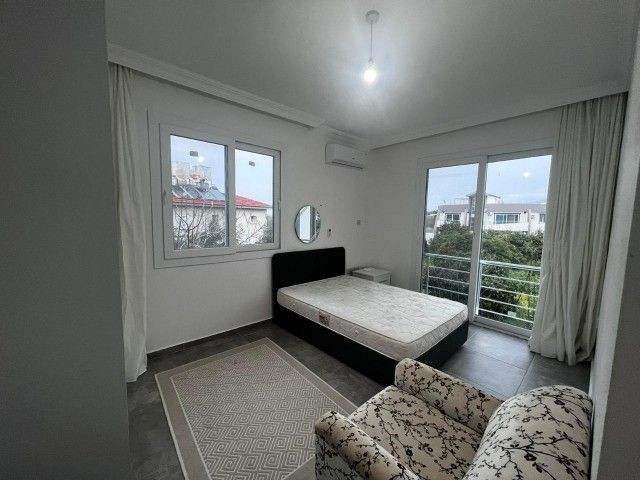 آپارتمان 1+1 با تراس بزرگ برای فروش در GIRNE KARAOĞLANOĞLU
