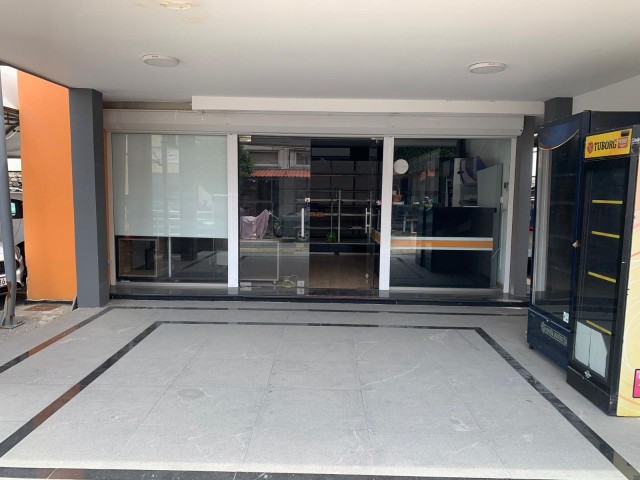 Двухэтажный магазин в аренду в центре Кирении