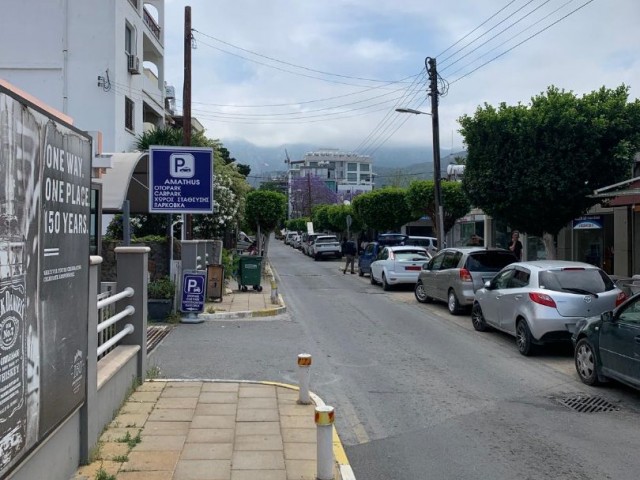 Zweistöckiges Geschäft zur Miete im Kyrenia Center
