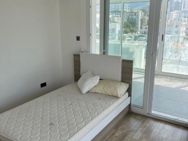 Kyrenia, in der Nähe von Lavas voll möbliertes 3+1 Penthouse zu vermieten Kontakt 05428591814