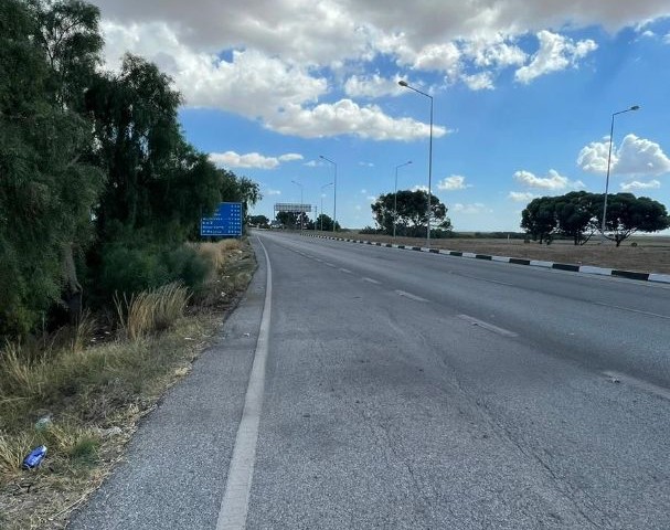 GAZİMAĞUSA YOLU ÜZERİNDE YOLA SIFIR SATILIK TÜRK KOÇANLI 14 DÖNÜM TARLA