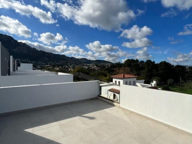 2+2 VILLA ZUM VERKAUF IN KARŞIYAKA MIT MEER- UND BERGBLICK