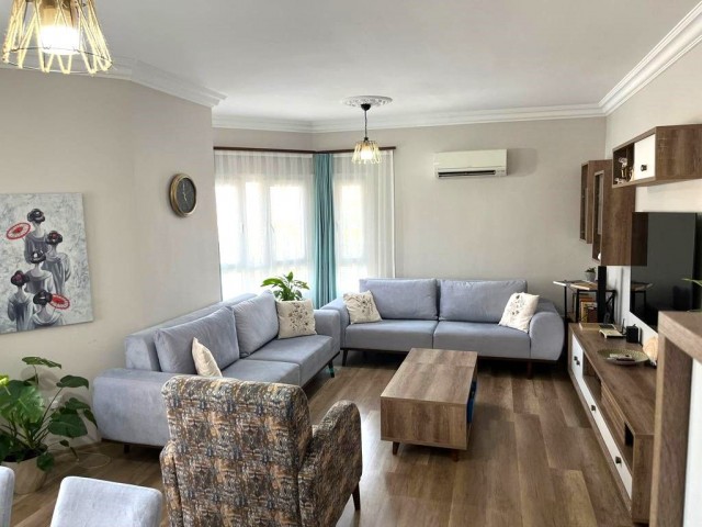 3+1 FLAT FOR SALE IN KYRENIA CENTER, CLOSE TO THE MARKET AND THE MAIN ROAD, WALKING DISTANCE TO ALL AMENITIES