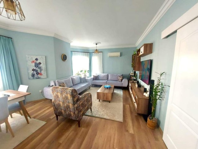 3+1 FLAT FOR SALE IN KYRENIA CENTER, CLOSE TO THE MARKET AND THE MAIN ROAD, WALKING DISTANCE TO ALL AMENITIES