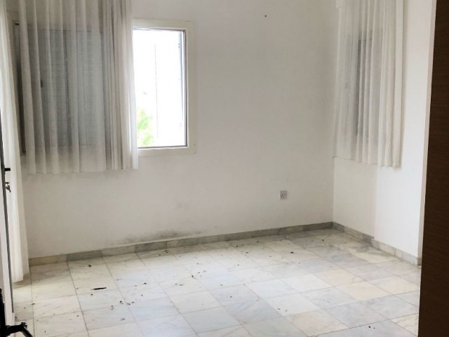 2+1 FLAT FOR SALE IN KYRENIA CENTER, WALKING DISTANCE TO MARKET AND SHOPPING CENTERS