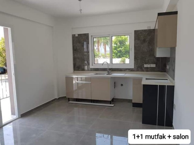 1+1 FLAT FOR SALE IN ALSANCAK, GIRNE, CLOSE TO THE MAIN ROAD AND MARKETS