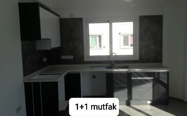 1+1 FLAT FOR SALE IN ALSANCAK, GIRNE, CLOSE TO THE MAIN ROAD AND MARKETS